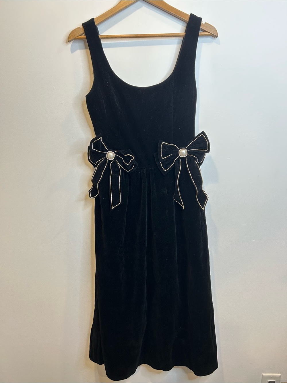 Moon River Velvet Dress With Bows Pearls Black